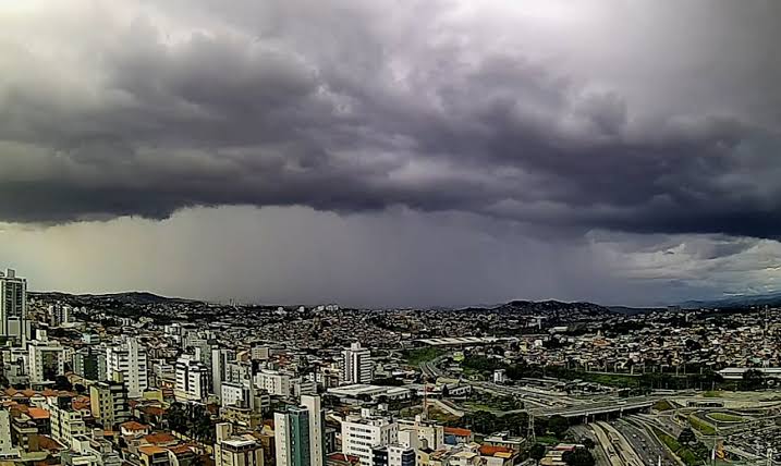 Aumento da nebulosidade já pode ser notado a partir desta sexta-feira (4/10), com possibilidade de chuvas especialmente entre o período desta tarde e à noite 